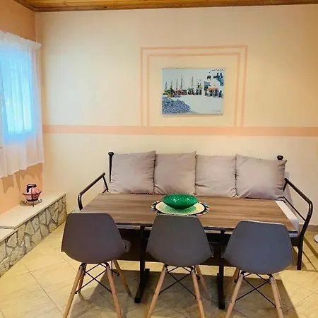 Holiday home Helen S House *